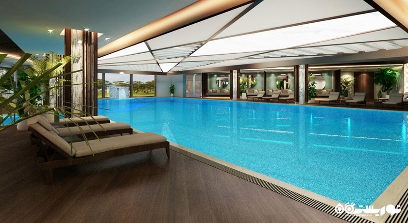 نمای کلی استخر سرپوشیده هتل